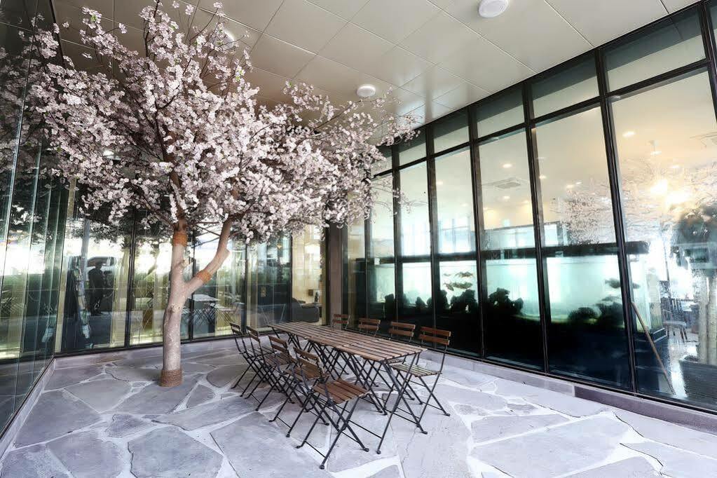 Sims Hotel Jeju Exterior photo