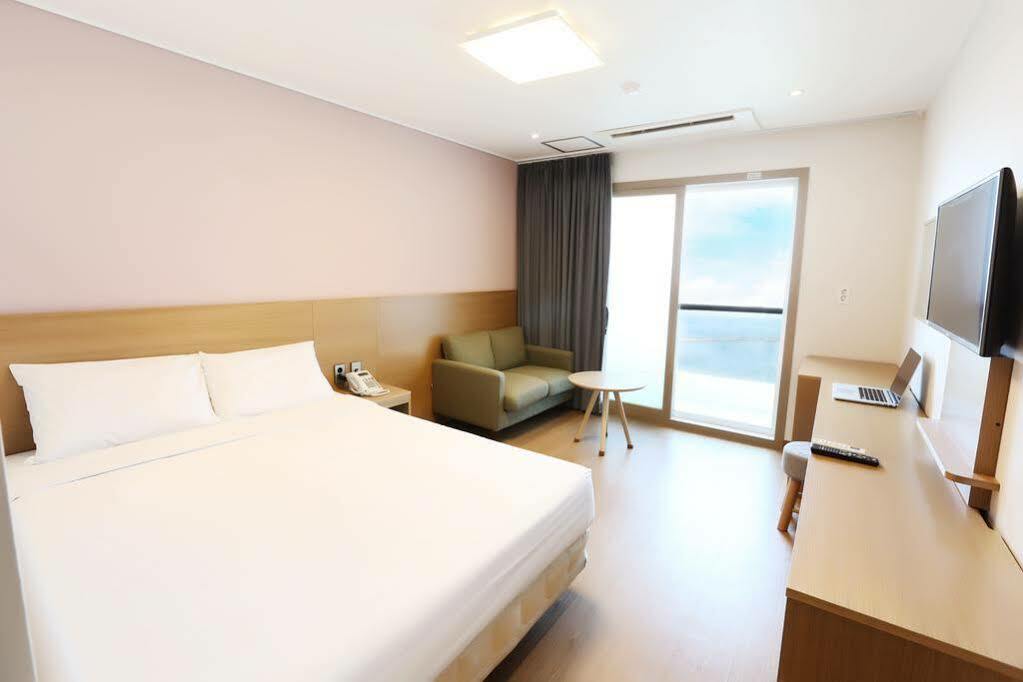 Sims Hotel Jeju Exterior photo