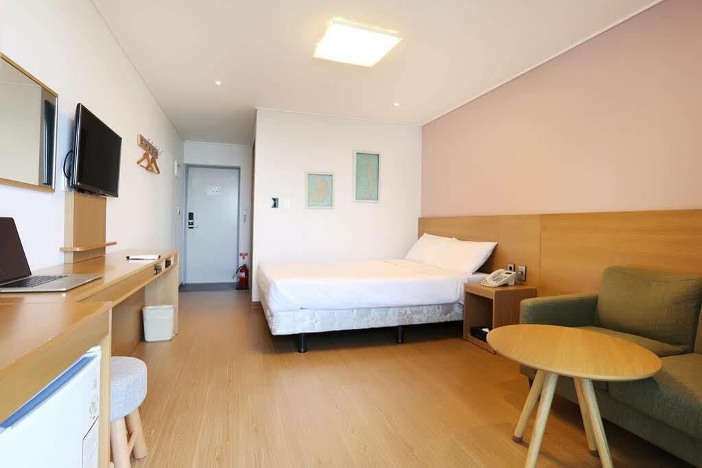 Sims Hotel Jeju Exterior photo