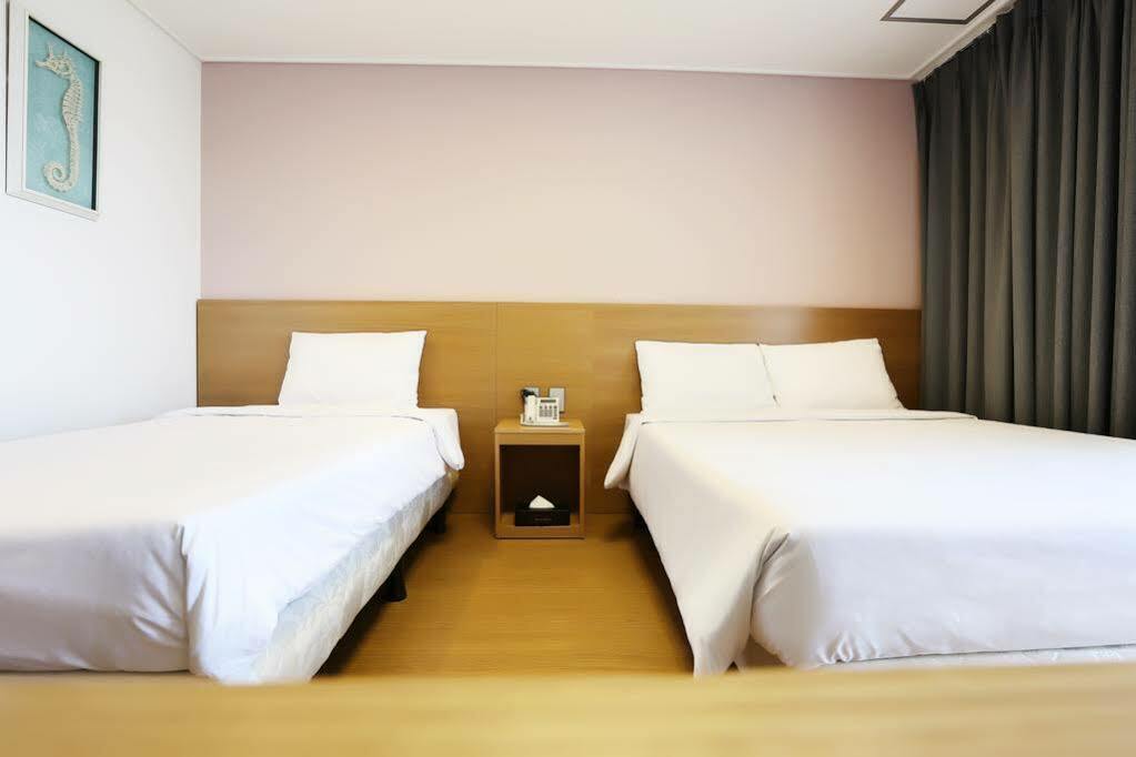 Sims Hotel Jeju Exterior photo