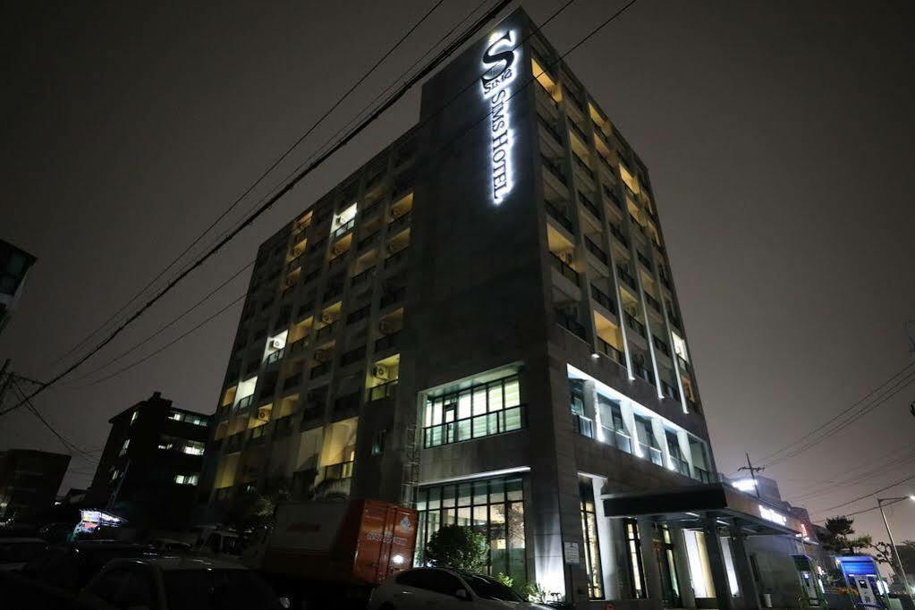 Sims Hotel Jeju Exterior photo